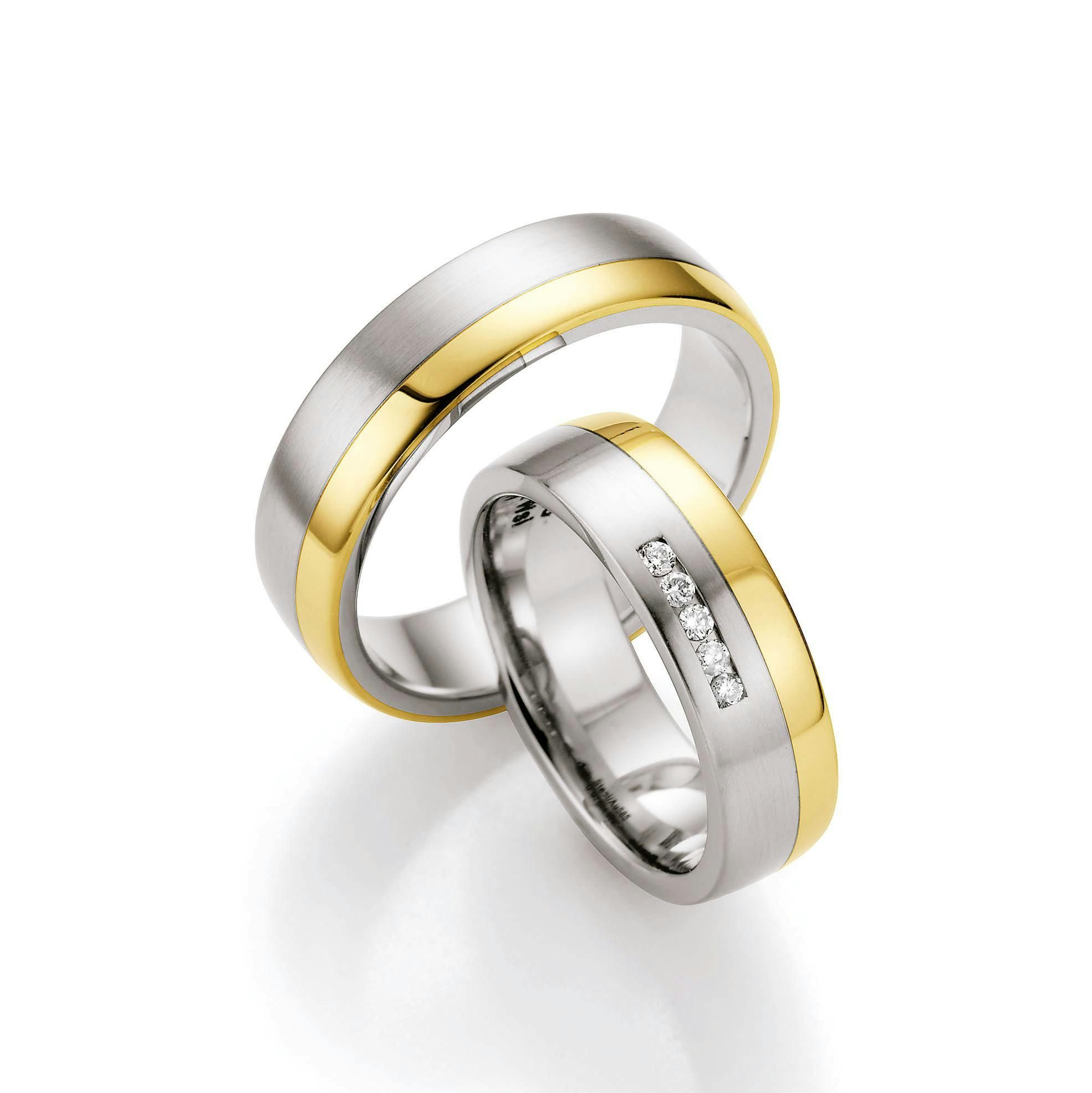 Finden Sie bei uns wunderschöne Ehering-Kombinationen aus Titan und Edelstahl mit Gold.